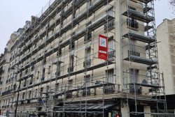 Façade rue Dantzing Paris 15 arrêt de bus